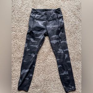 Athleta Women Pants, Lightning Camo 7/8 Tight Legging Gray Workout Gym, Size M